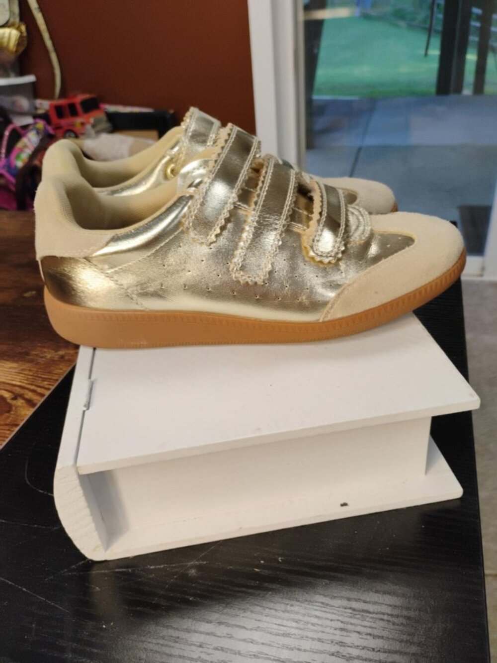Steve Madden Mabell Gold Leather Velcro Sneakers 7.5